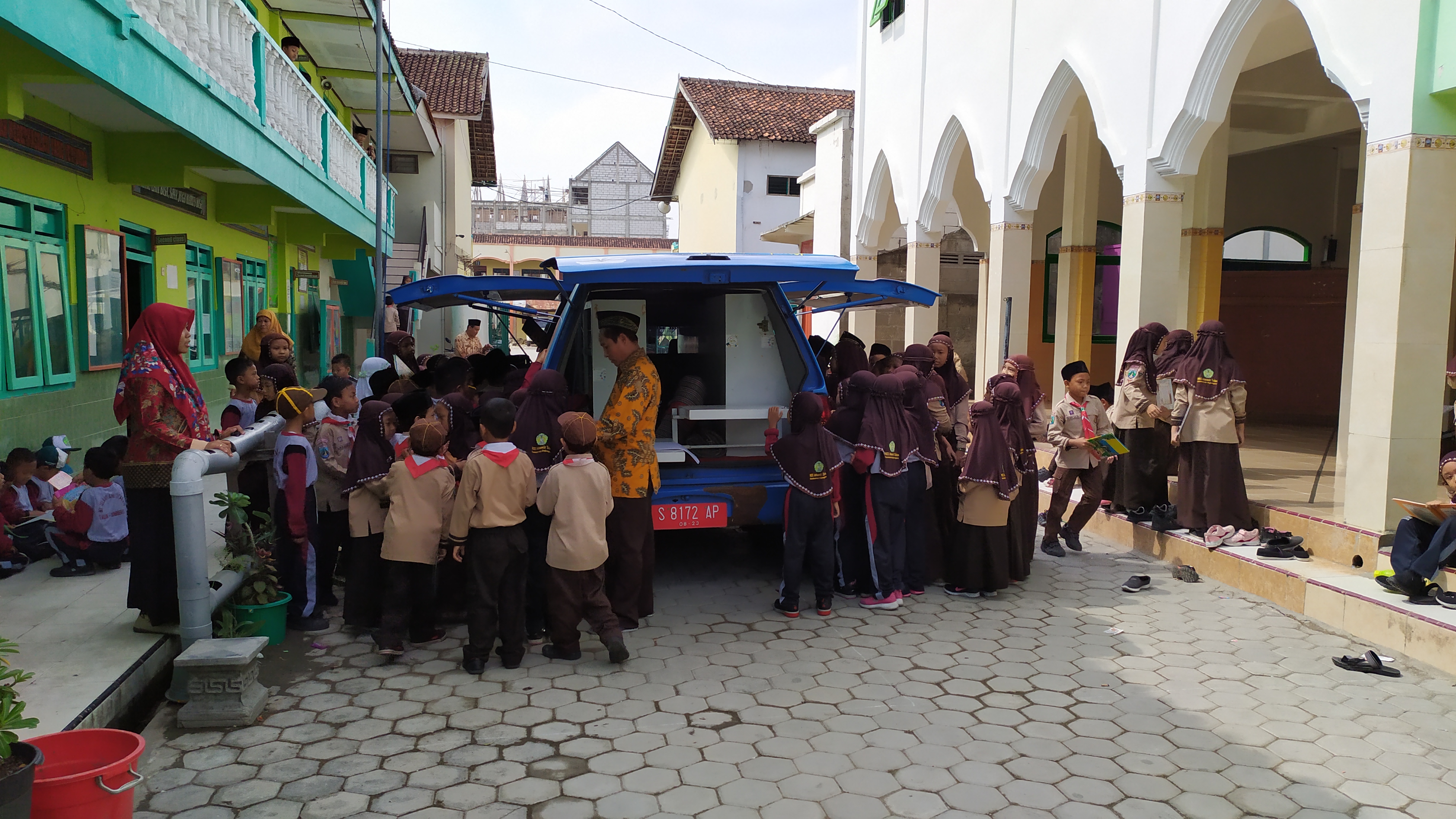 Mobil Perpustakaan Keliling _ At Tanwir Talun Sumberejo