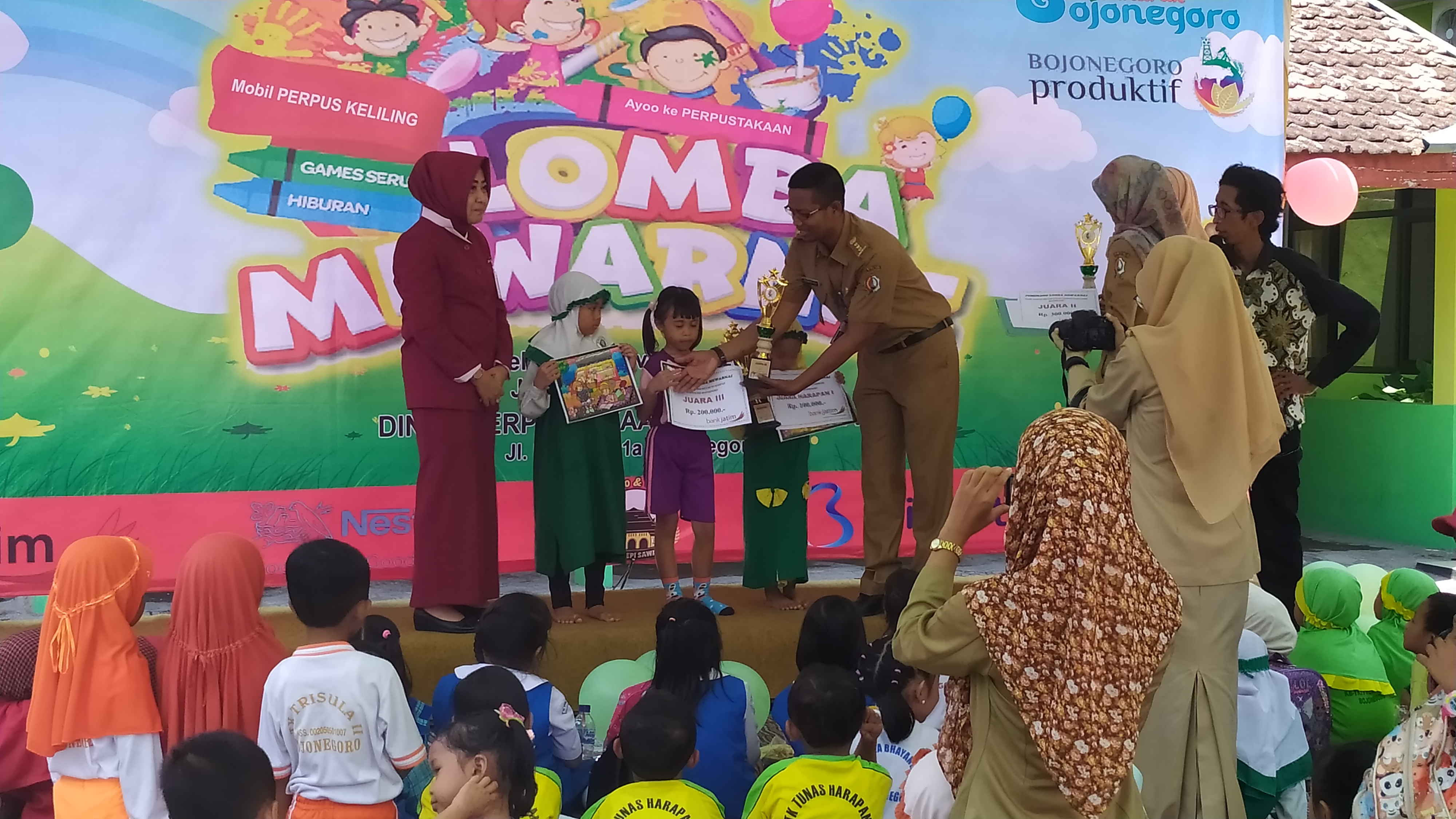 Lomba Mewarnai setingkat TK dalam rangka bulan Bahasa