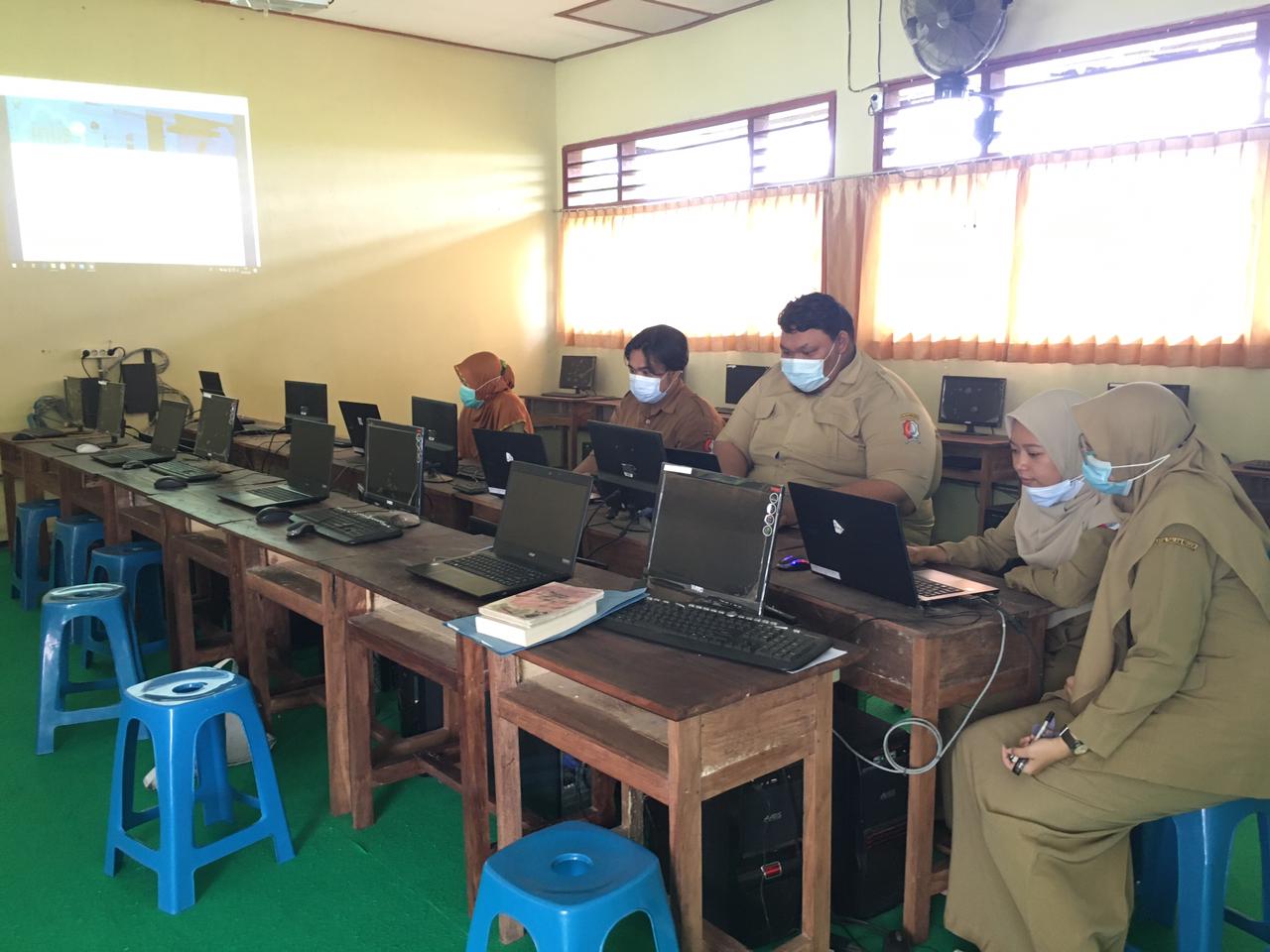 Kegiatan Pembinaan Pengelolaan Perpustakaan di Perpustakaan SMP Negeri 1 Sugihwaras