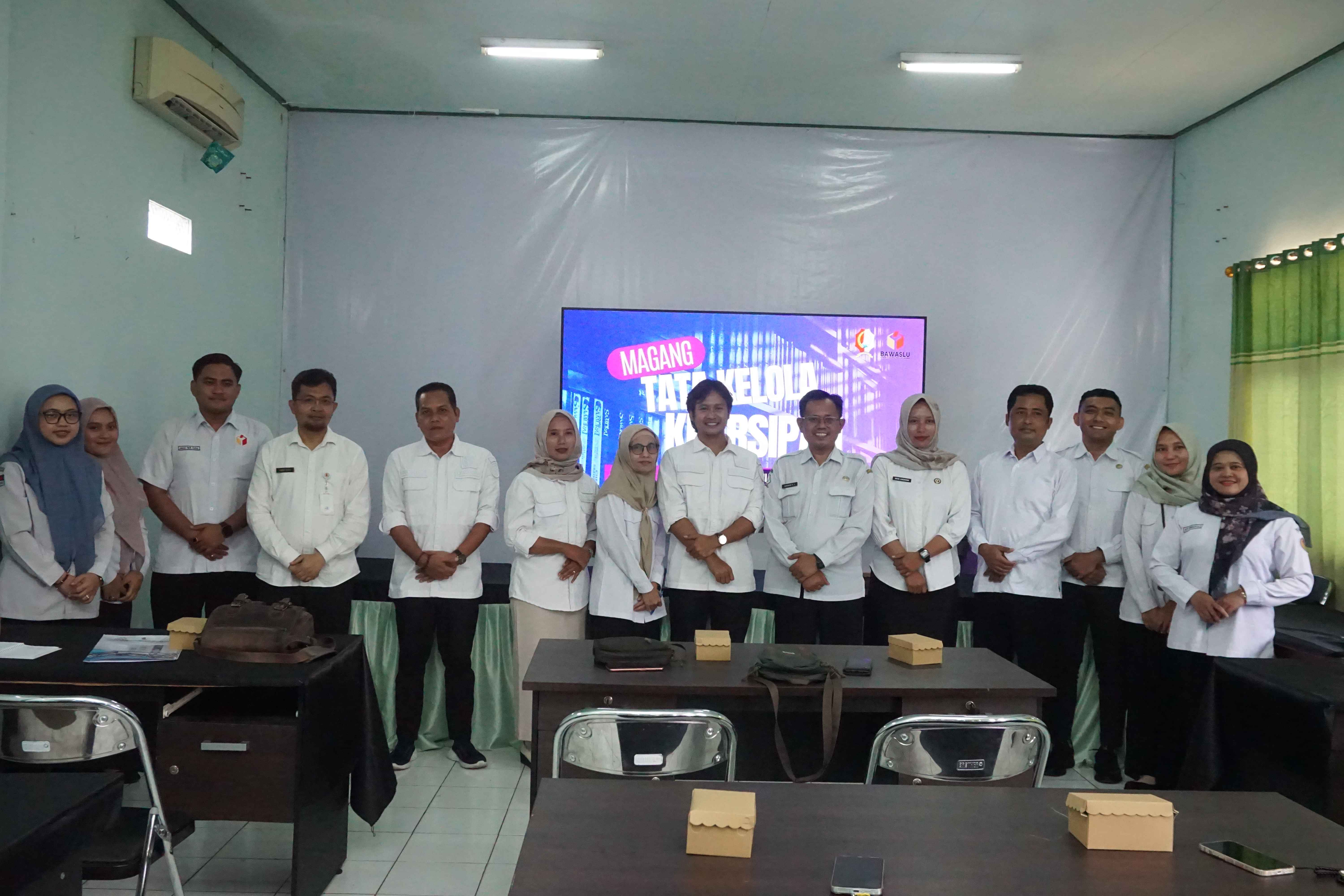 Dispusip Kabupaten Bojonegoro Terima Magang Tata Kelola Kearsipan  Bawaslu Kabupaten Bojonegoro