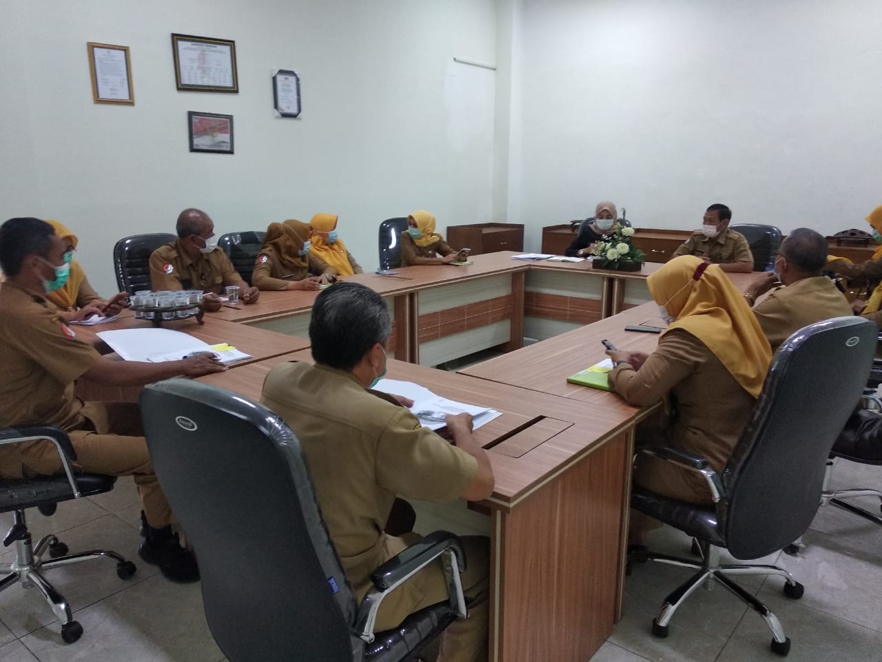 Pembahasan dilaksanakan bersama Pejabat pada Dinas Penanaman Modal dan Pelayanan Terpadu Satu Pintu