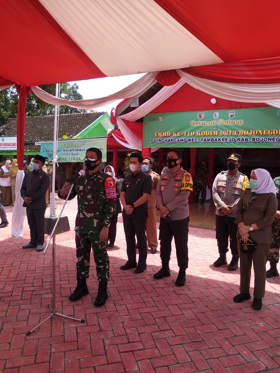 Penyerahan Buku Pinjam Pakai dalam Kegiatan TMMD