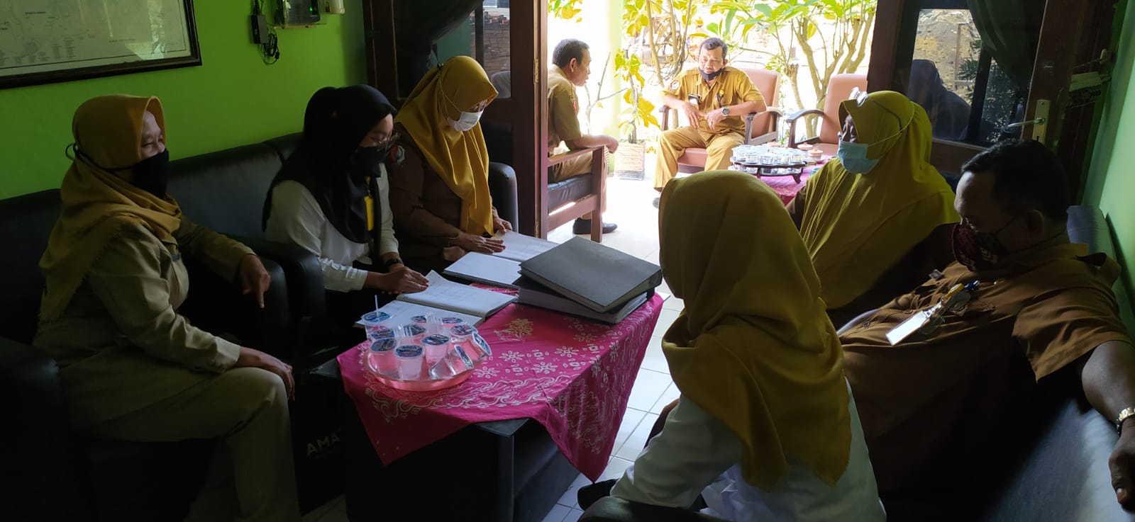 Proses pembinaan yang diikuti oleh staff dan kasi kantor kecamatan Trucuk