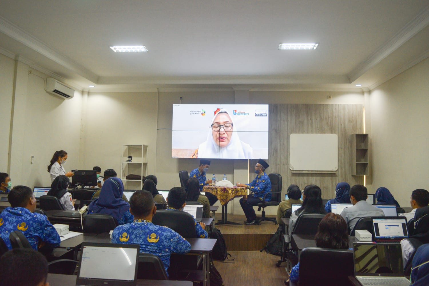 Pembukaan acara oleh Bupati Bojonegero Hj. Anna Mu'awanah